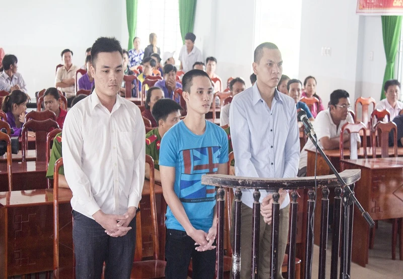 Các bị cáochống người thi hành công vụ tại tòa