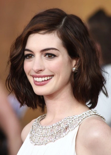 Anne Hathaway chưa đầu tư nhiều cho lần dạo phố này 1