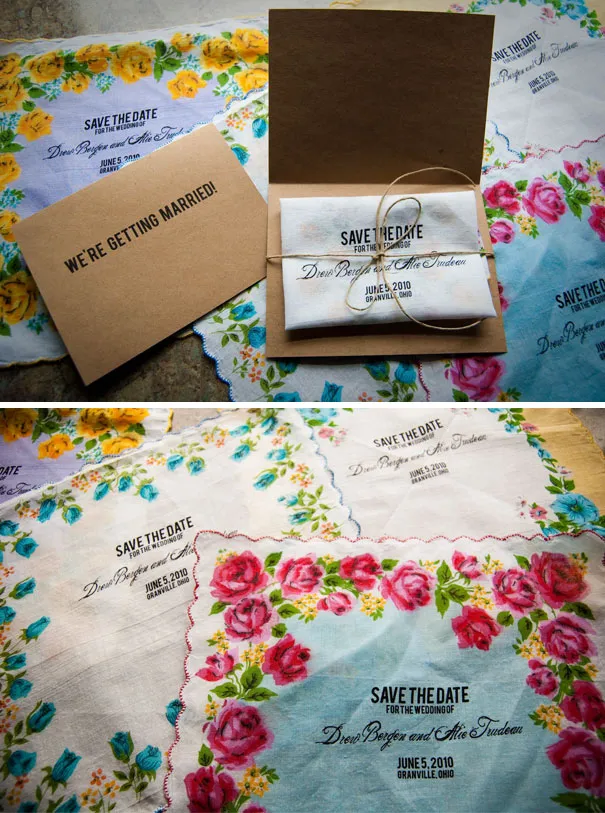 Một chiếc thiệp cưới in trên khăn tay với họa tiết hoa văn tuyệt đẹp, chắc chắn sẽ được cất giữ cẩn thận.