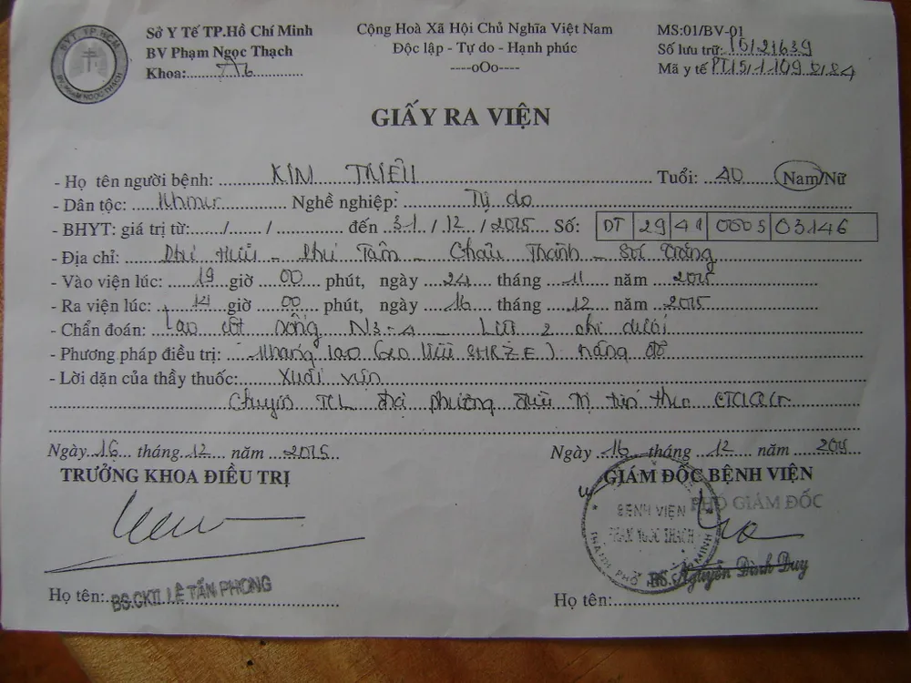 Giấy ra viện của anh Kim Triệu khi điều trị tại bệnh viện Phạm Ngọc Thạch TPHCM.