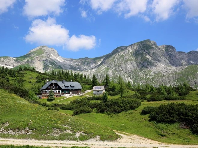 Điểm mặt 30 vùng đất giàu có và hạnh phúc nhất trên thế giới ảnh 15