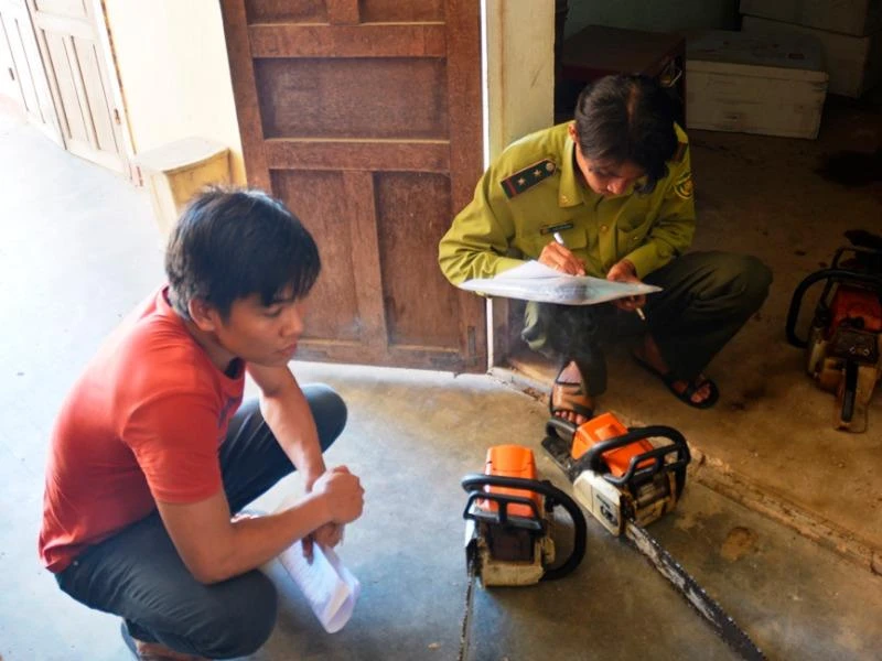 Đốí tượng phá rừng giáp ranh, làm thuê cho trưởng CA xã ảnh 1