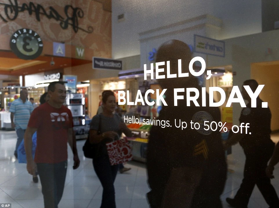 Choáng với cảnh giẫm đạp của ngày thứ Sáu đen tối ảnh 2