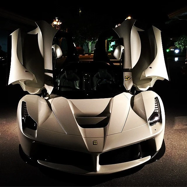 Choáng với độ xa hoa của hoàng tử 9X Brunei ảnh 3