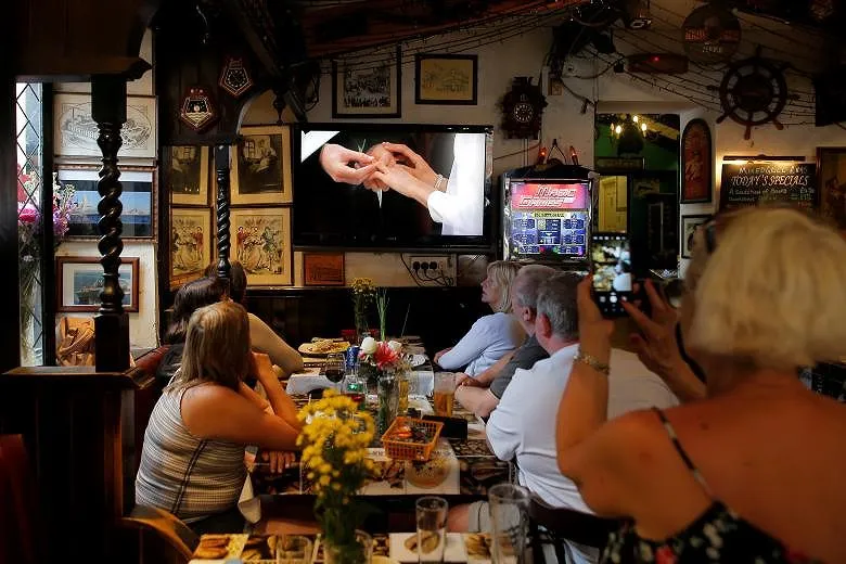 Những khoảnh khắc lộng lẫy trong đám cưới Hoàng gia Anh ảnh 14