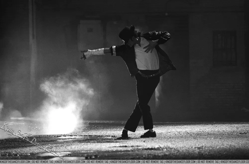 Giải mã điệu nhảy nghiêng 45 độ của Michael Jackson ảnh 1 Giải mã điệu nhảy nghiêng 45 độ của Michael Jackson ảnh 1