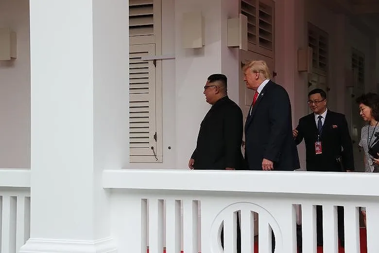Phản ứng của người dân trước cái bắt tay Trump-Kim ảnh 14