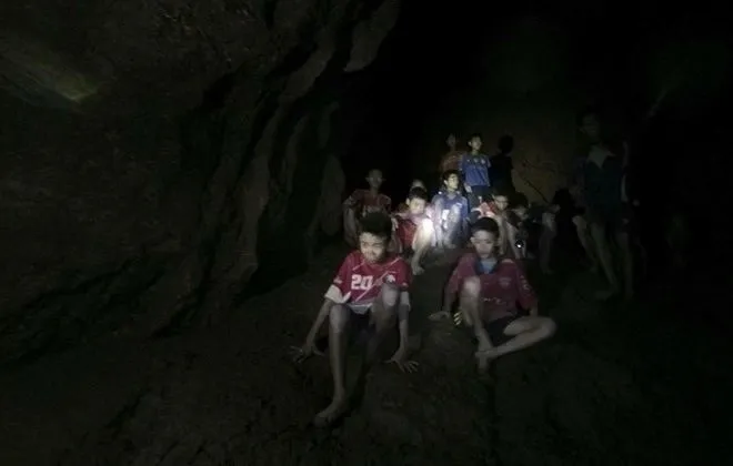 Những khoảnh khắc đáng nhớ trong chiến dịch giải cứu đội bóng ảnh 4 Những khoảnh khắc đáng nhớ trong chiến dịch giải cứu đội bóng ảnh 4