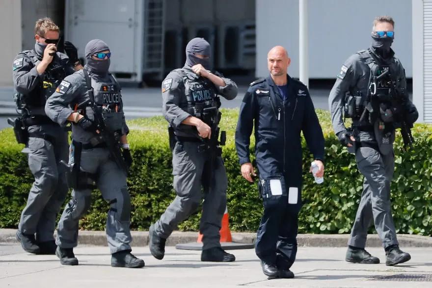 Chùm ảnh: Toàn cảnh ông Trump và phu nhân đến Anh ảnh 1 Chùm ảnh: Toàn cảnh ông Trump và phu nhân đến Anh ảnh 1