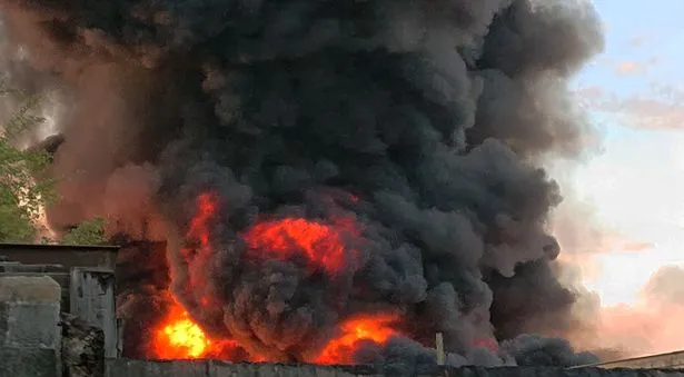 Kinh hoàng cơn lốc lửa xoáy do hỏa hoạn cao đến 15 m ảnh 2 Kinh hoàng cơn lốc lửa xoáy do hỏa hoạn cao đến 15 m ảnh 2