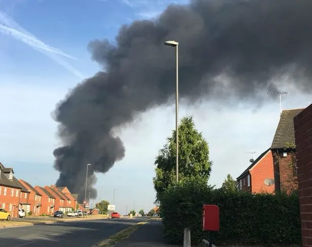 Kinh hoàng cơn lốc lửa xoáy do hỏa hoạn cao đến 15 m ảnh 1 Kinh hoàng cơn lốc lửa xoáy do hỏa hoạn cao đến 15 m ảnh 1