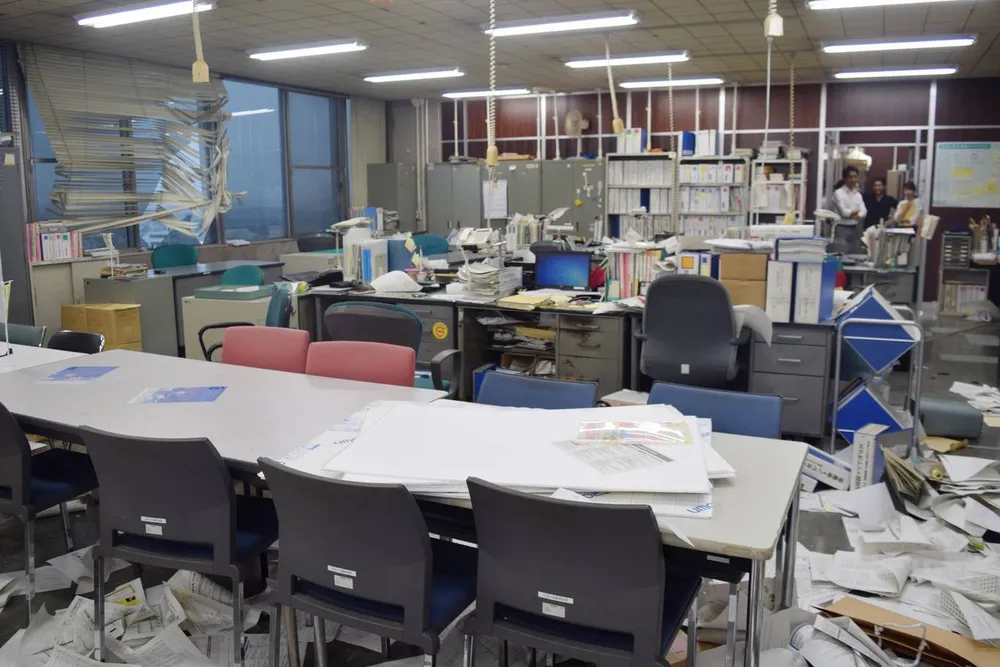 Tan hoang sau khi bão Jebi ập vào Nhật Bản ảnh 9 Tan hoang sau khi bão Jebi ập vào Nhật Bản ảnh 9