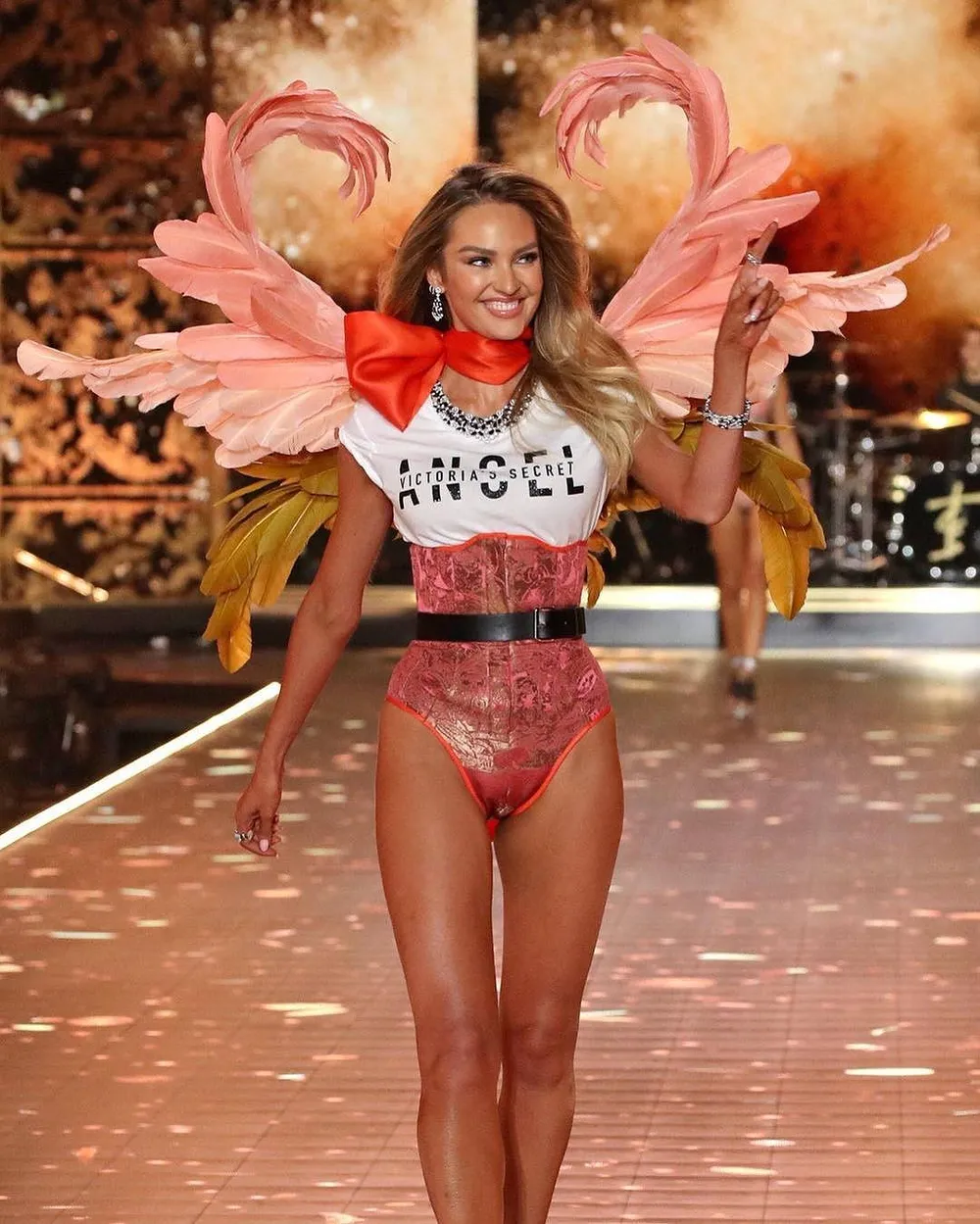 Những thiên thần nóng bỏng trong Victoria’s Secret Show 2018 ảnh 9