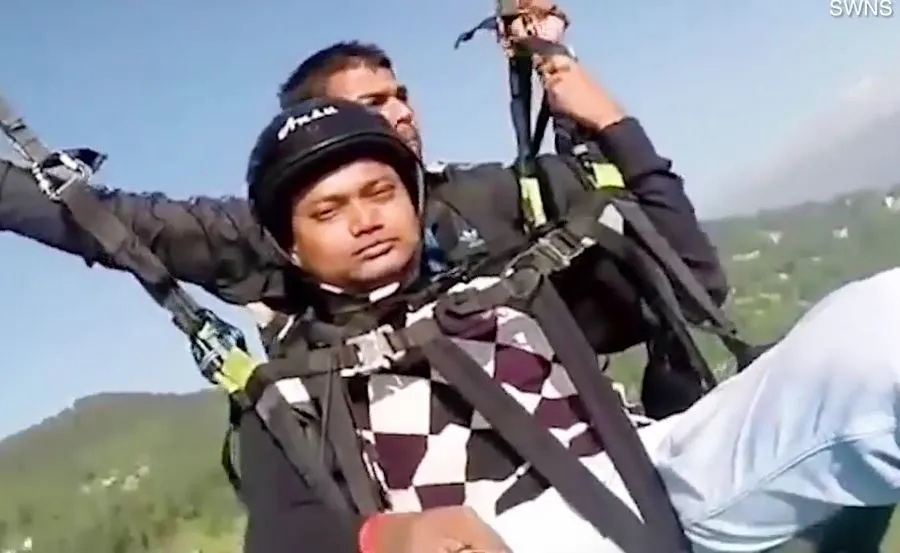 Khoảnh khắc phi công hy sinh mạng cứu du khách nhảy dù ảnh 1 Khoảnh khắc phi công hy sinh mạng cứu du khách nhảy dù ảnh 1