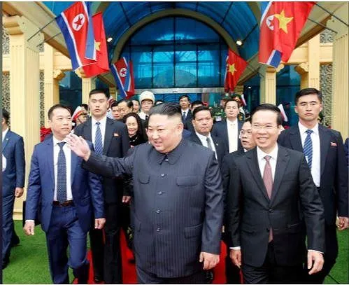 Những hình ảnh đầu tiên của ông Kim Jong-un tại Việt Nam ảnh 6 Những hình ảnh đầu tiên của ông Kim Jong-un tại Việt Nam ảnh 6