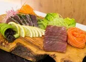 Bị sán dài 1,7 m ký sinh vì khoái ăn sushi