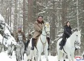Ông Kim Jong-un lại cưỡi bạch mã lên núi thiêng