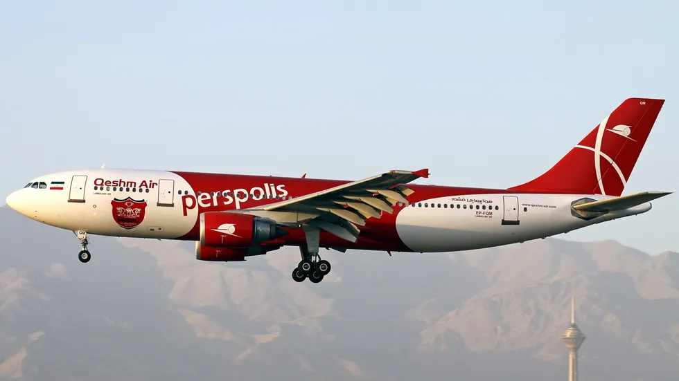 Máy bay Iran hạ cánh khẩn vì động cơ bốc cháy ngùn ngụt ảnh 1