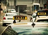Bố mẹ để quên con mới sinh trên taxi sau khi mới ra viện