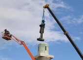 Ông Trump nổi giận vì tượng đài nội chiến bị dẹp bỏ