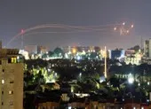Đám cưới hóa đám tang sau một vụ không kích giết chết 20 người ảnh 2 Israel không kích Dải Gaza, trả đũa Hamas