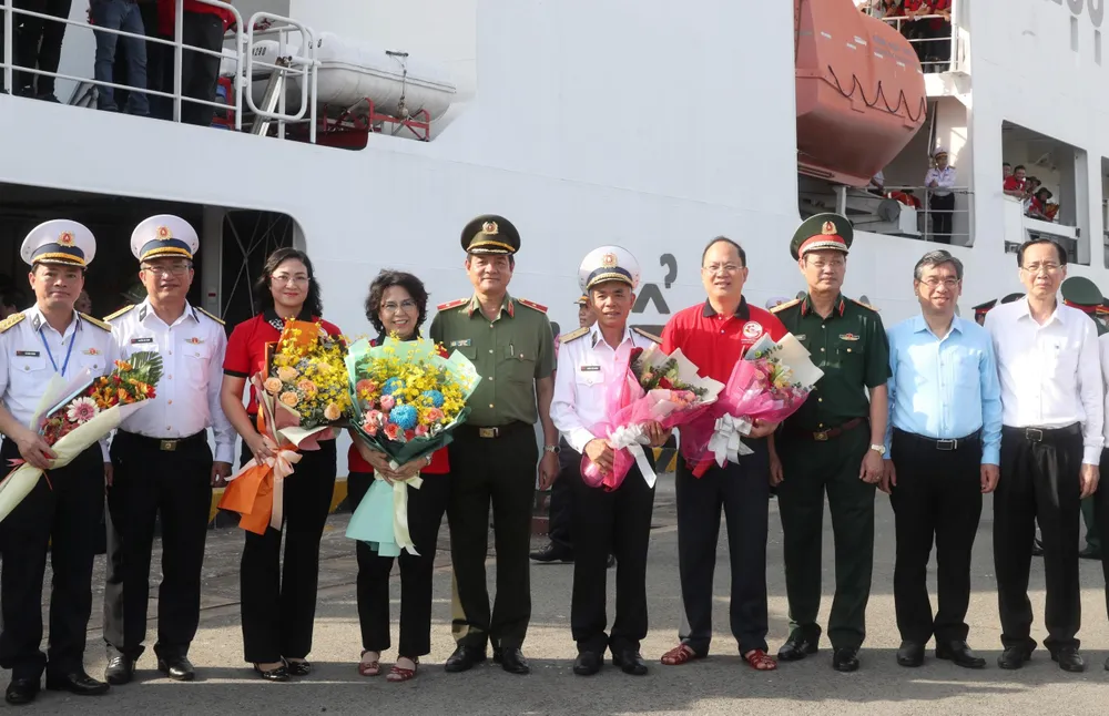 Theo kế hoạch lần này, đoàn công tác số 9 sẽ đến thăm, động viên, tặng quà cán bộ, chiến sĩ và nhân dân trên các đảo thuộc quần đảo Trường Sa và nhà giàn DK1. Ảnh: L.H Theo kế hoạch lần này, đoàn công tác số 9 sẽ đến thăm, động viên, tặng quà cán bộ, chiến sĩ và nhân dân trên các đảo thuộc quần đảo Trường Sa và nhà giàn DK1. Ảnh: L.H