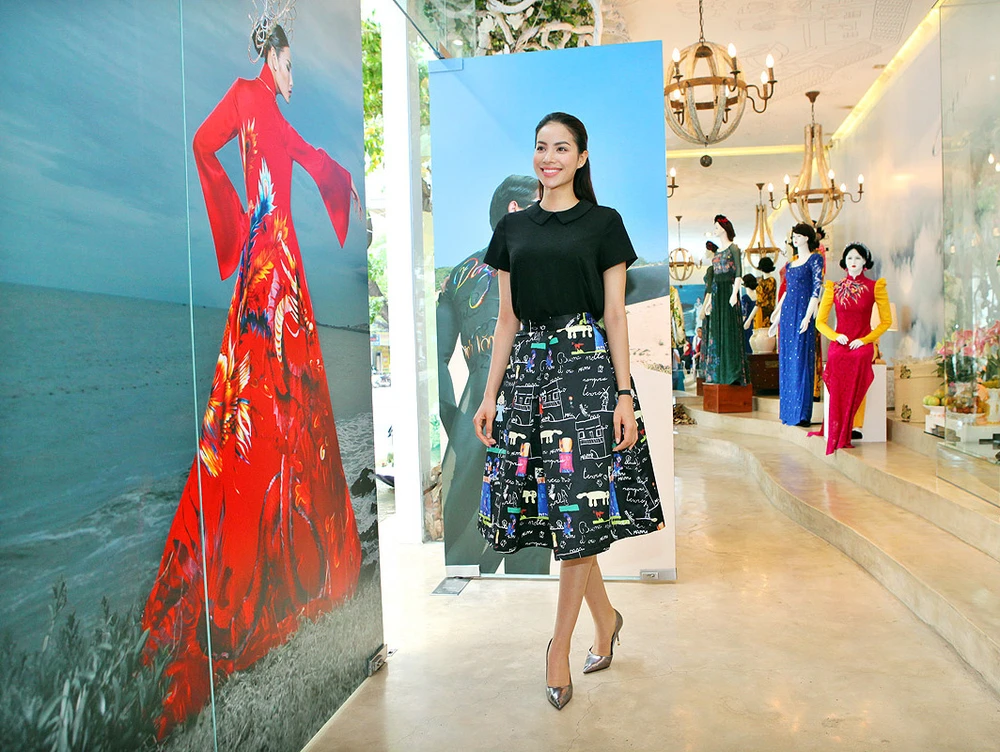 Phạm Hương, Lan Khuê “bắt tay” làm từ thiện ảnh 2