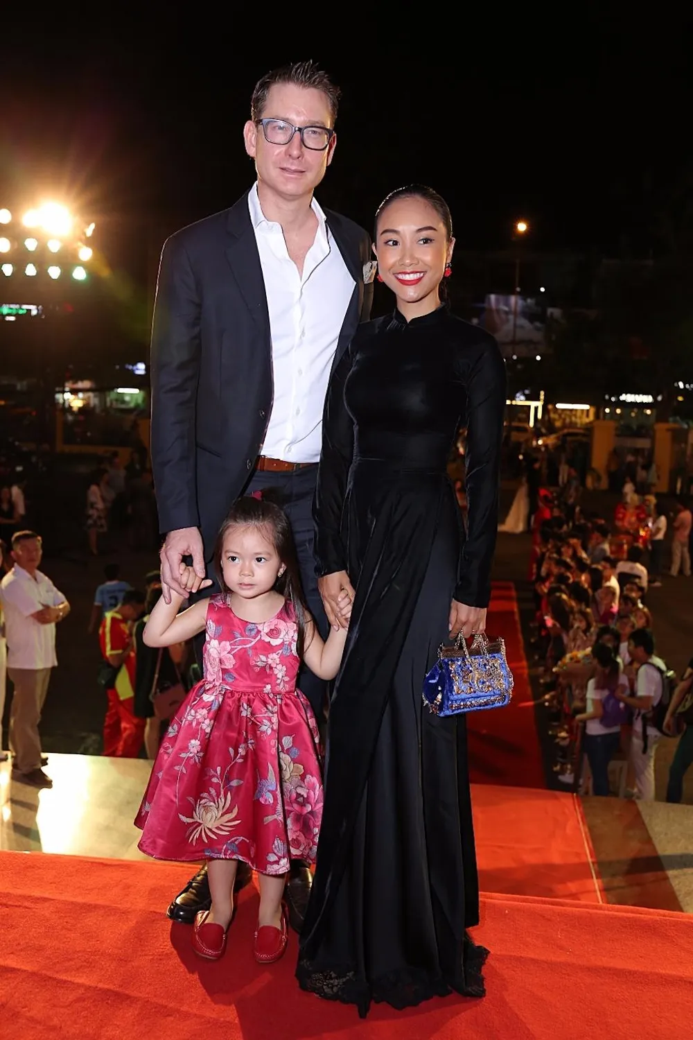 Ca sĩ Đoan Trang cũng chọn áo dài cho lễ trao giải Cánh diều 2016