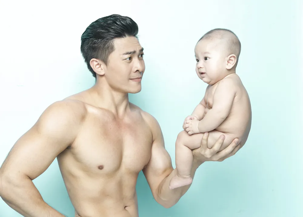 Con 5 tháng tuổi của Quốc Cơ và Hồng Phượng làm xiếc? ảnh 2