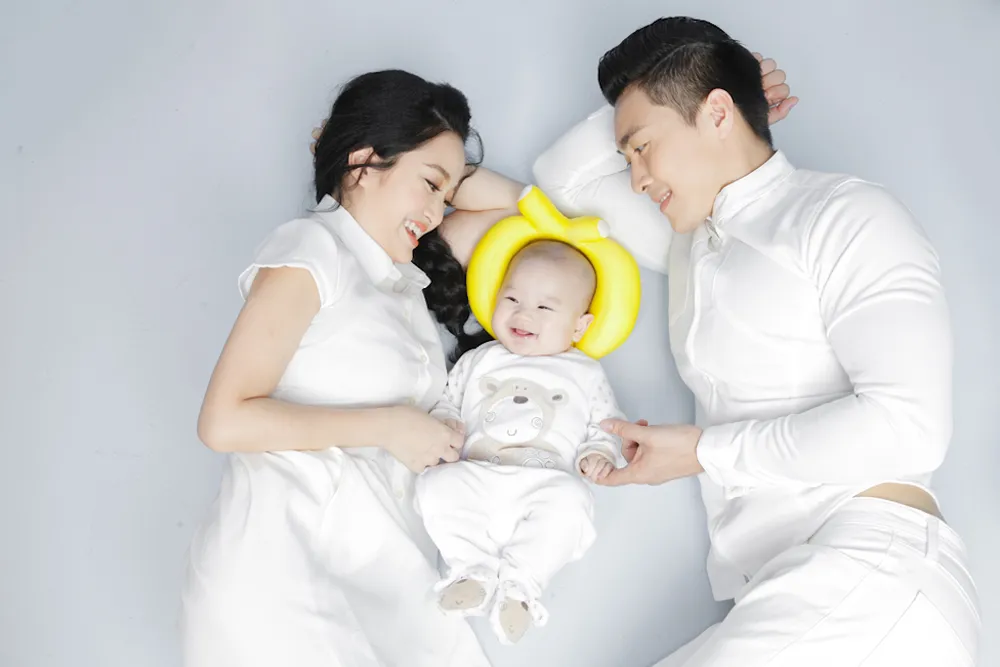 Con 5 tháng tuổi của Quốc Cơ và Hồng Phượng làm xiếc? ảnh 1