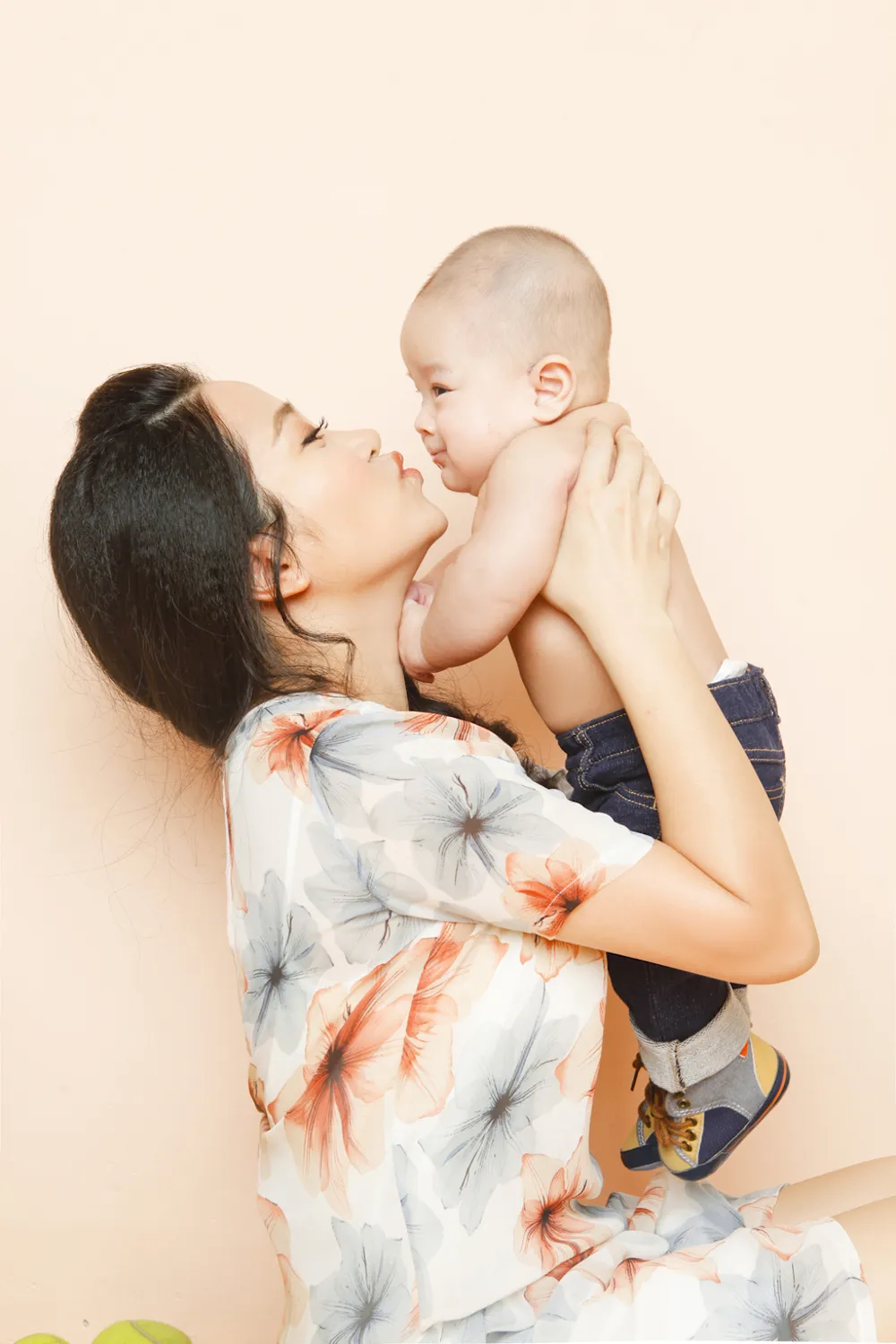 Con 5 tháng tuổi của Quốc Cơ và Hồng Phượng làm xiếc? ảnh 5