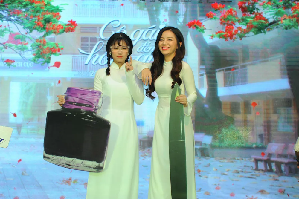 Đôi bạn Hồng Hoa (Hoàng Yến Chibi) và Chiêu Minh (Lê Hạ Anh)