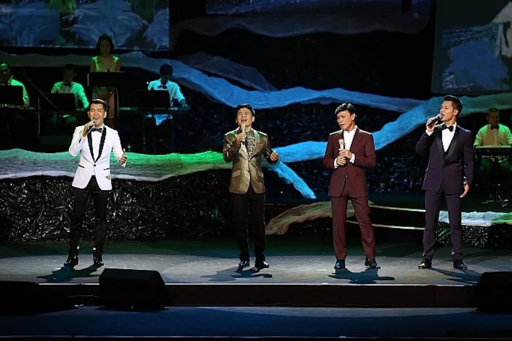một phần biểu diễn Tình ca (Phạm Duy) có mặt đủ bốn giọng ca nam 