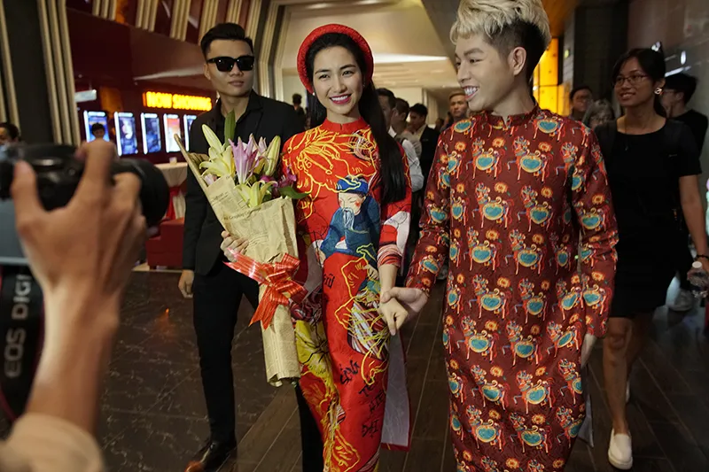 Hoà Minzy - Đức Phúc cùng Erik là bộ ba đang được cộng đồng mạng săn đón với tên gọi "Gia đình hoa dâm bụt" 