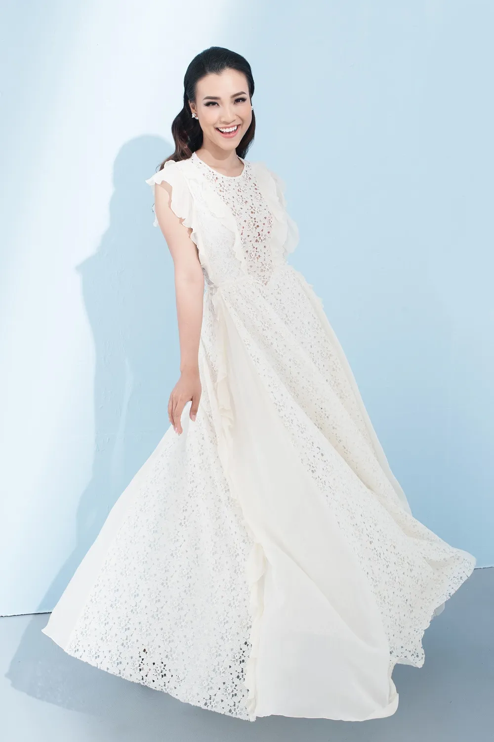 Ngắm Hoàng Oanh sexy trong đầm hai dây ảnh 6 Ngắm Hoàng Oanh sexy trong đầm hai dây ảnh 6