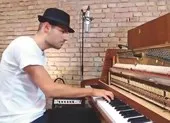 'Dậy sóng' với bản cover 'Despacito' bằng đàn piano