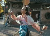 Hoàng Thùy Linh biến hóa với tranh Hàng Trống trong MV mới ảnh 7 Hoàng Thùy Linh thả vàng anh, cắt duyên âm