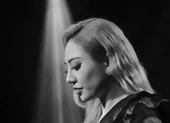 Cô gái hát từ căn hộ bị phong toả giữa đại dịch bất ngờ trở thành quán quân ảnh 5 Tiếng hát từ căn hộ bị phong toả suốt một tháng nay
