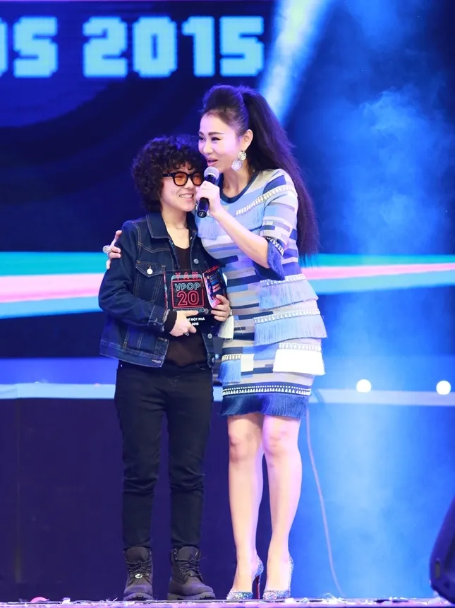 Hồ Ngọc Hà nhận giải Cống hiến ở Giải âm nhạc Yan ảnh 7 Hồ Ngọc Hà nhận giải Cống hiến ở Giải âm nhạc Yan ảnh 7