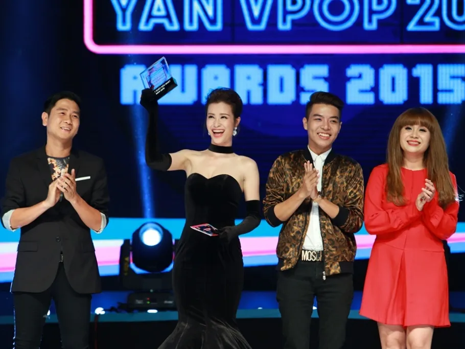 Hồ Ngọc Hà nhận giải Cống hiến ở Giải âm nhạc Yan ảnh 4 Hồ Ngọc Hà nhận giải Cống hiến ở Giải âm nhạc Yan ảnh 4