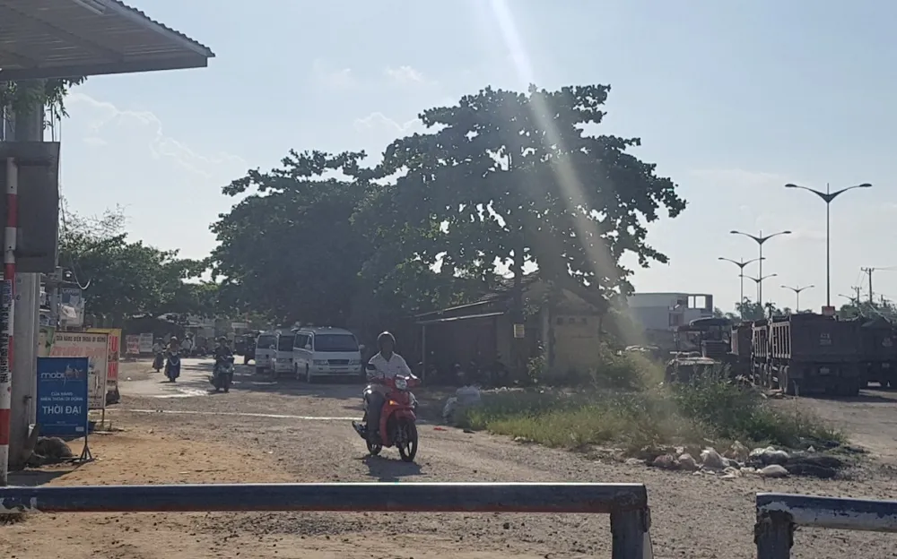 Quảng Nam cưỡng chế căn nhà án ngữ giữa tỉnh lộ nhiều năm ảnh 1