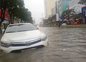 Mưa lớn xuyên đêm, Đà Nẵng chìm trong biển nước