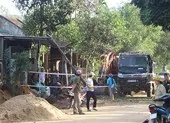 Dừng thi công, rà soát khu vực bom nổ khiến 10 căn nhà hư hại ảnh 2 Bom nổ, 10 căn nhà bị hư hại