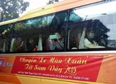 ‘Bệnh viện bao xe về quê ăn Tết tôi mừng quá’ ảnh 3 Chuyến xe mùa xuân đưa 2.500 sinh viên về quê đón Tết