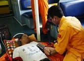 Xuyên đêm cứu thuyền viên người nước ngoài ở Hoàng Sa