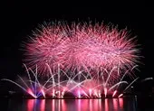 Ngỡ ngàng trước hàng vạn quả pháo hoa “đốt cháy” sông Hàn ảnh 16 Tròn xoe mắt ngắm pháo hoa đậm chất Ý ở Đà Nẵng