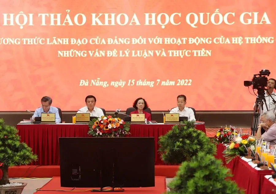 Hội thảo khoa học “Đổi mới phương thức lãnh đạo của Đảng đối với hoạt động của hệ thống chính trị - Những vấn đề lý luận và thực tiễn”. Ảnh: TẤN VIỆT
