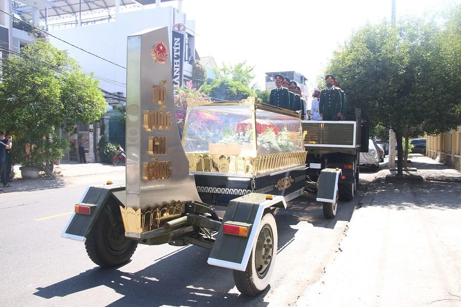 Tro cốt anh hùng Nguyễn Văn Lập được an táng tại nghĩa trang Quân khu 5, Đà Nẵng. Ảnh: TẤN VIỆT