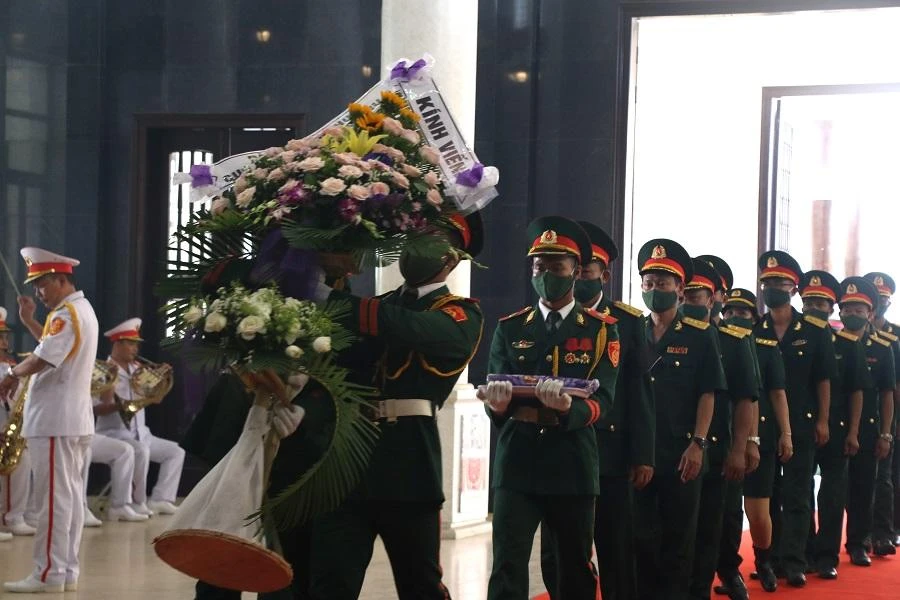Lễ viếng, lễ truy điệu và di quan diễn ra sáng 2-8 tại Nhà tang lễ Quân khu 5. Ảnh: TẤN VIỆT