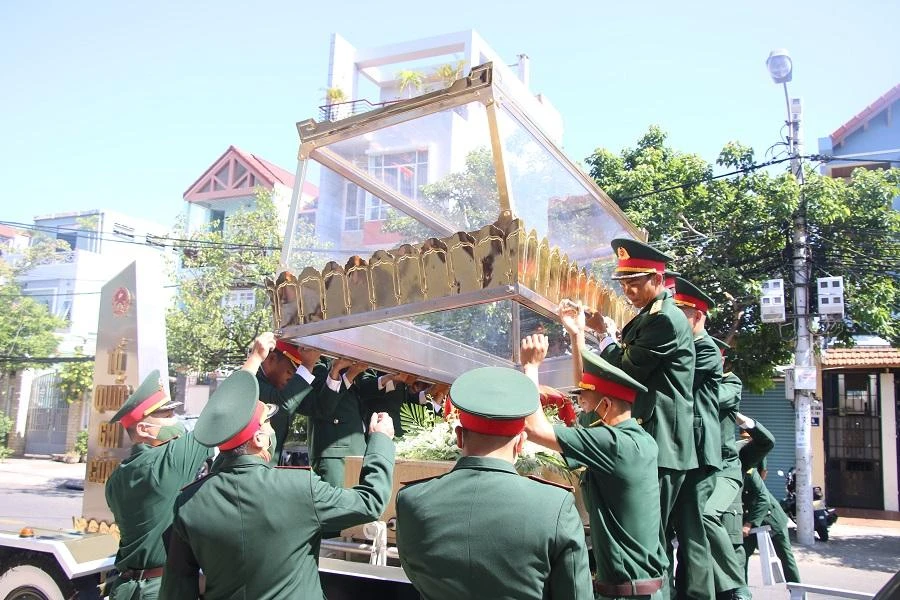 Tháng 1-2011, ông Nguyễn Văn Lập được Chủ tịch nước Nguyễn Minh Triết trao tặng Huân chương Hữu nghị. Ảnh: TẤN VIỆT